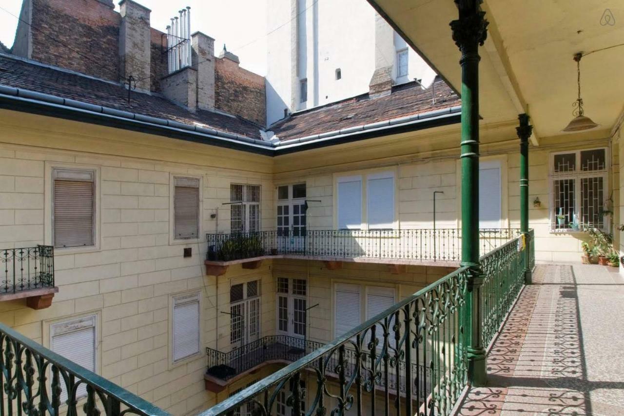 Downtown Delight Near The Basilica Apartment Budapest Bagian luar foto